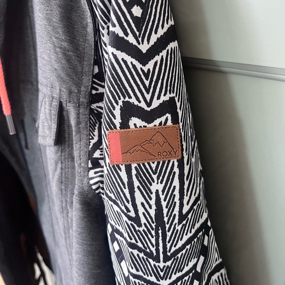 Roxy Ceder Snowboard Jacket - Like new! - Picture 3 of 5